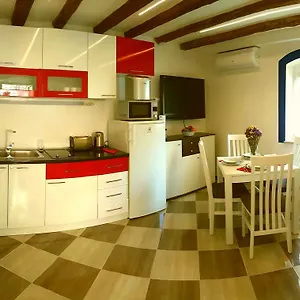karmens-apartment-one.splithotels.org/